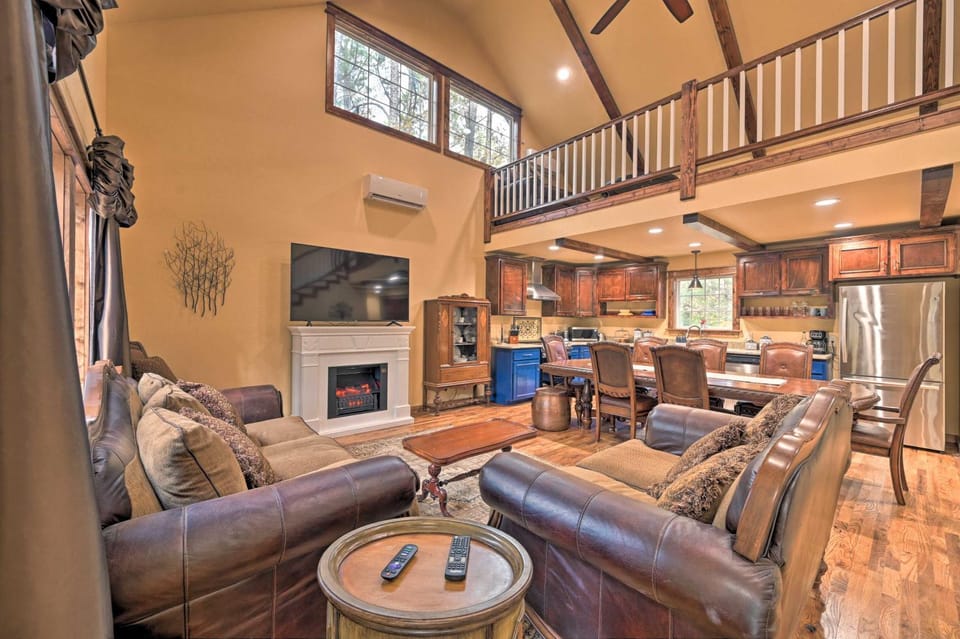 Tudor-Style Broken Bow Cottage w/ Hot Tub & Decks! House in Oklahoma