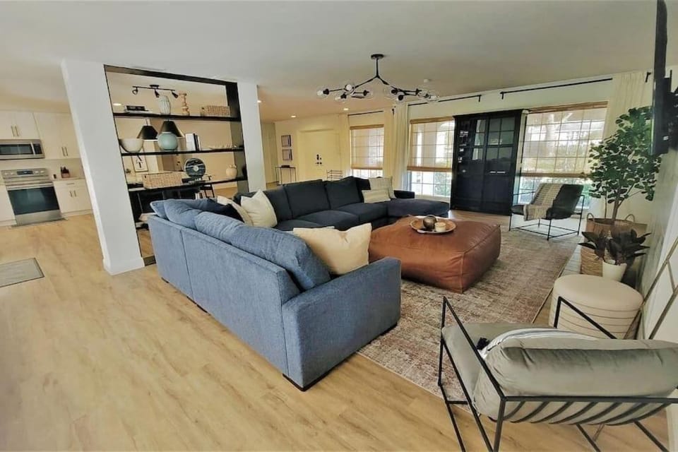 Remodeled 4BR Pool Home / Golf View/Near Beaches House in Florida