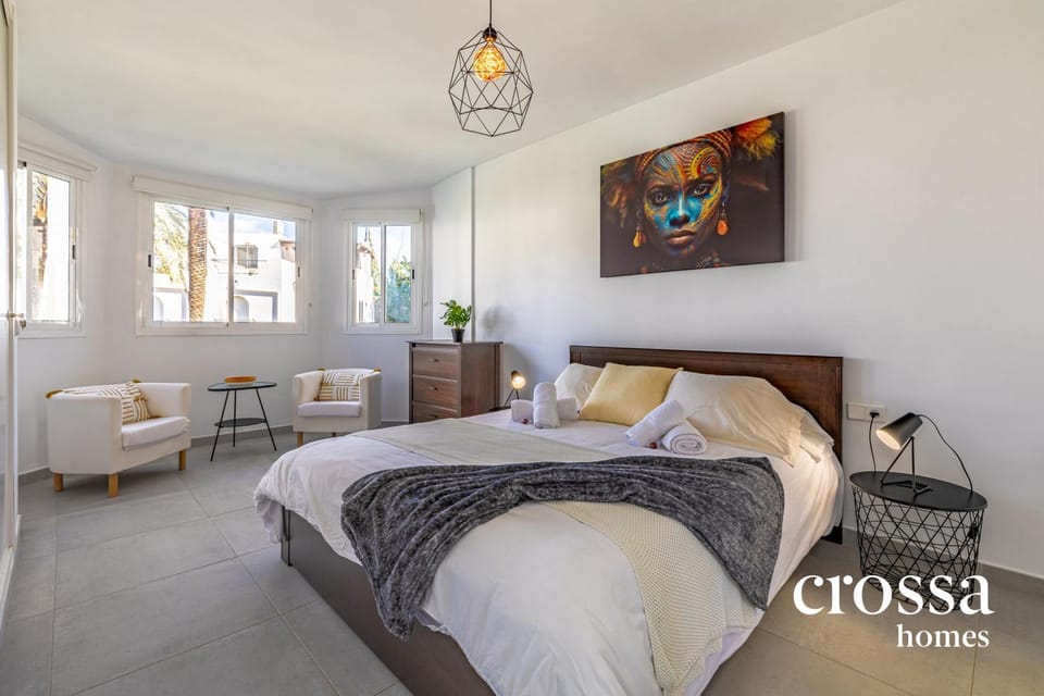 Bed, Seating area, Bedroom