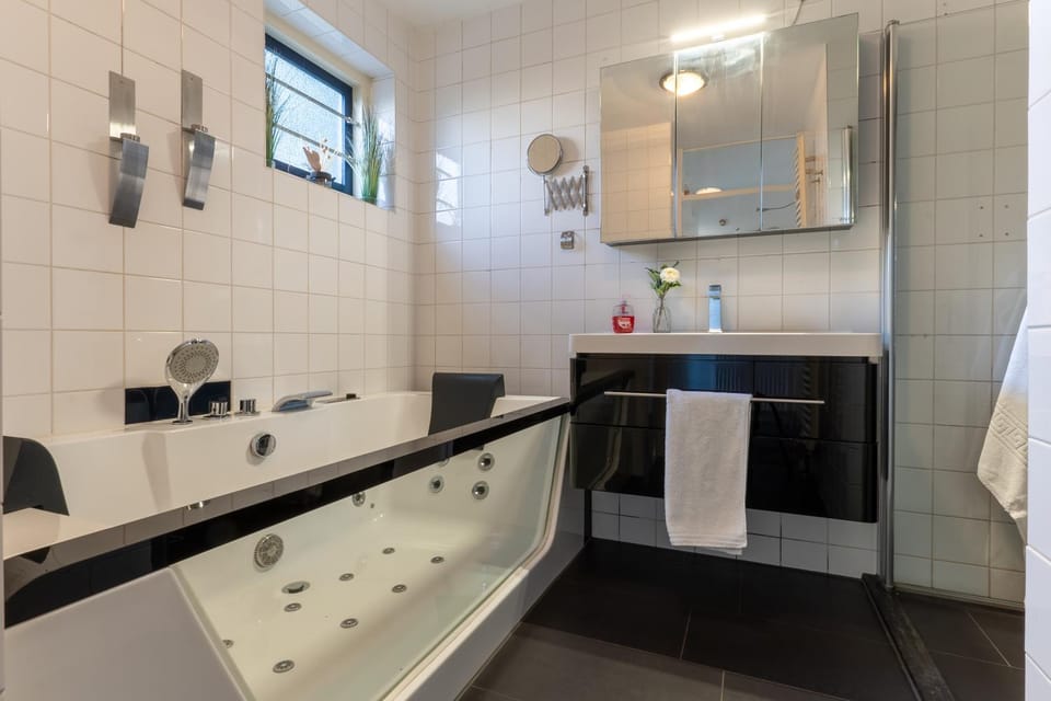 Bathroom, Bath