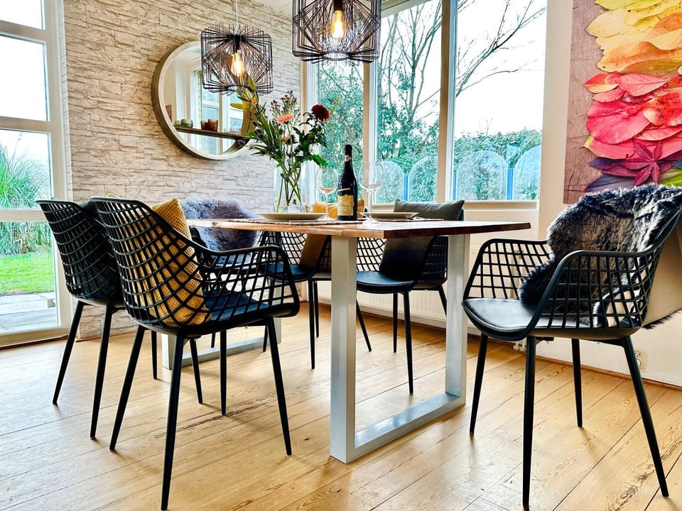 Seating area, Dining area