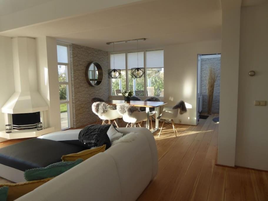 Living room, Seating area, Dining area