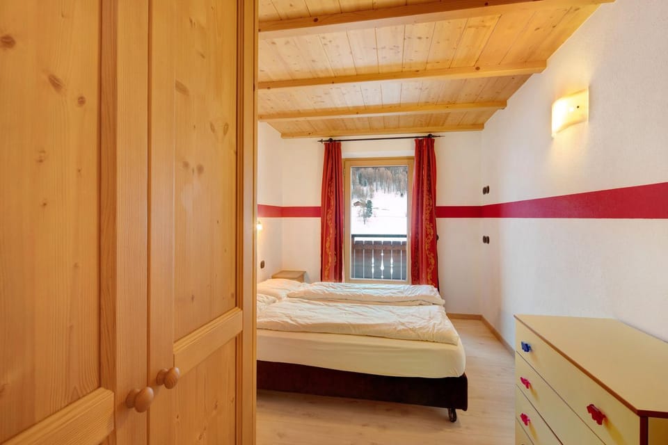 Property building, Living room, Bedroom