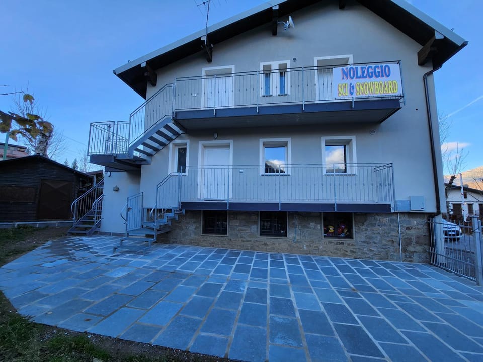 Property building, Street view