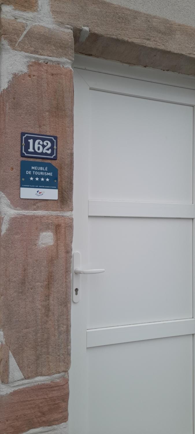 Logo/Certificate/Sign, Text overlay