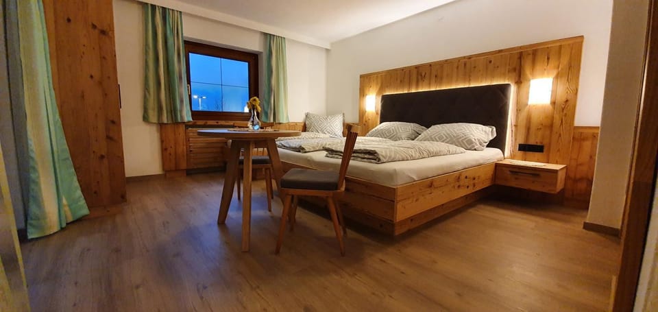 Bed, Seating area, Bedroom