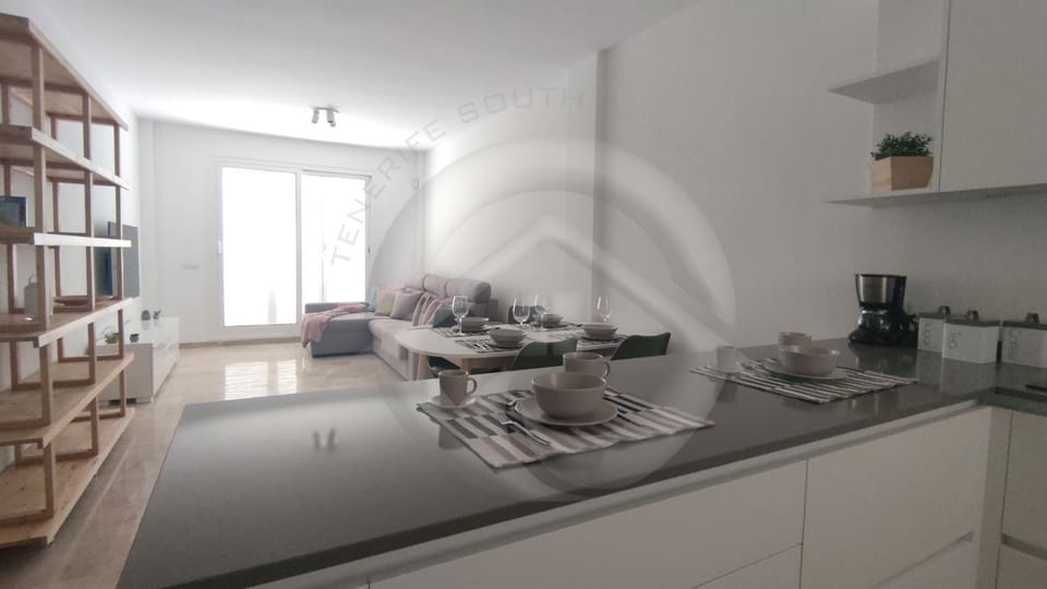 Coffee/tea facilities, Kitchen or kitchenette, Living room, Decorative detail, Seating area, kitchen