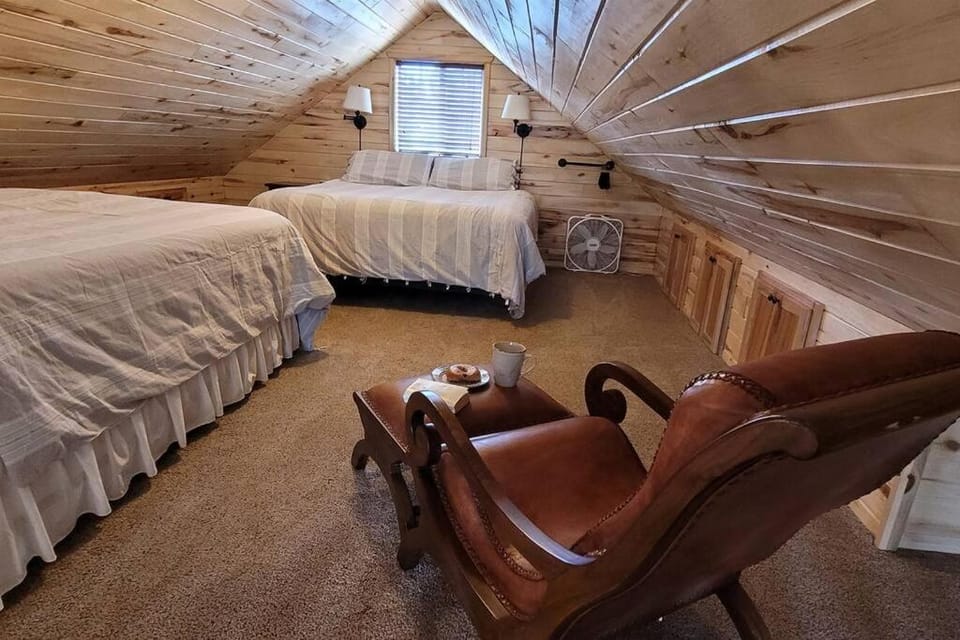 Log Cabin Zion Retreat. Walking distance to East Zion Trails Cabin in Zion National Park