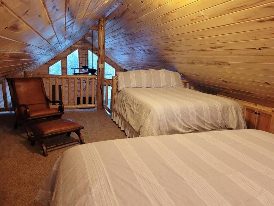 Log Cabin Zion Retreat. Walking distance to East Zion Trails Cabin in Zion National Park