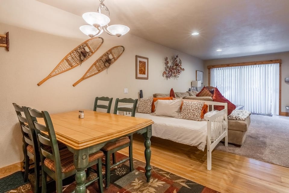 Dining area, Dinner