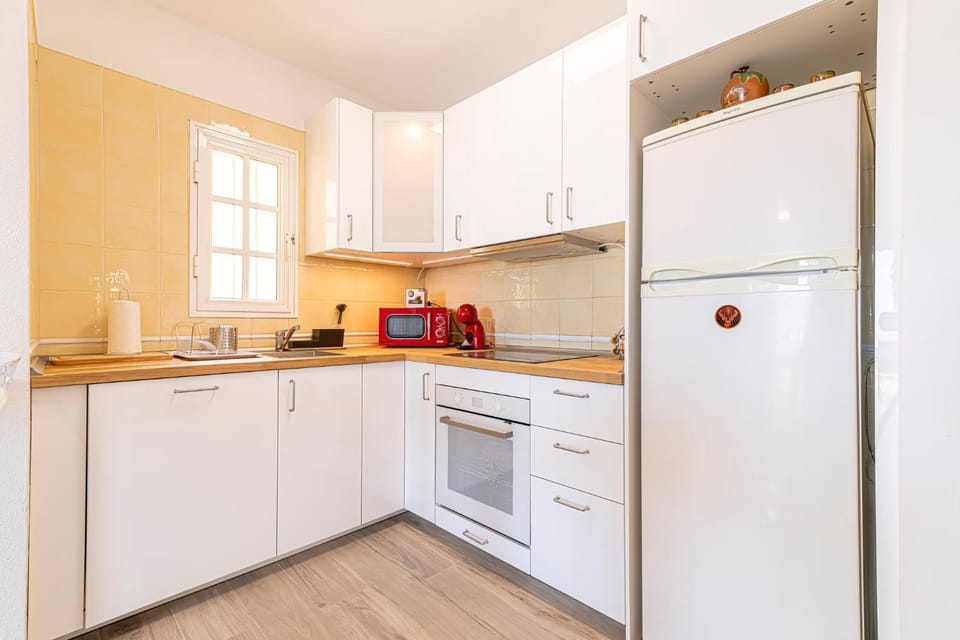 Kitchen or kitchenette, Communal kitchen