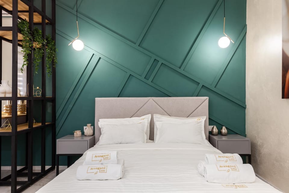 Bed, Photo of the whole room, towels