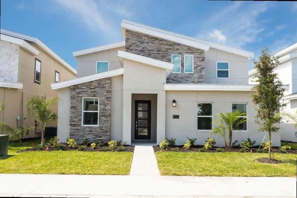 Marvelous 7Bd/5Ba Family Friendly w/ GameRoom & Pool Close to Disney 1201 House in Four Corners