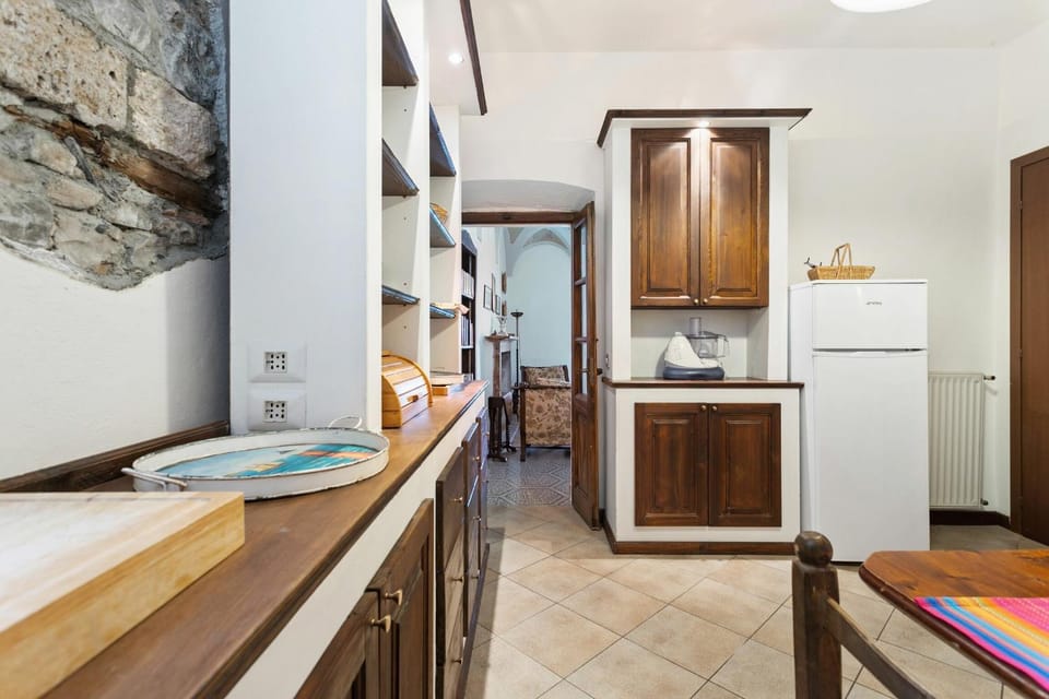 Kitchen or kitchenette, Dining area, Food