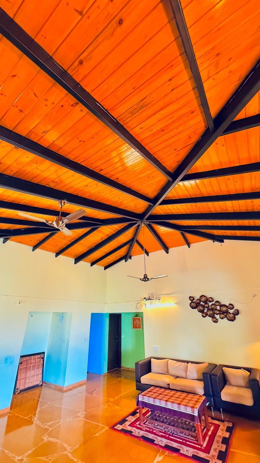 EZE NOF - A hilltop villa with 360º water view Villa in Maharashtra