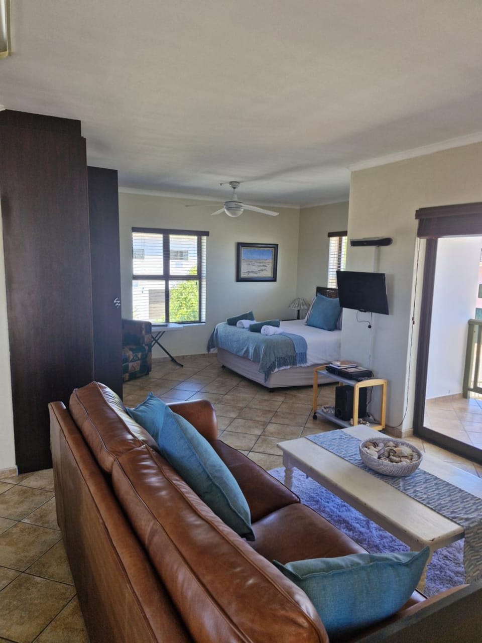 Bed, Living room, Photo of the whole room, Seating area, Bedroom, towels