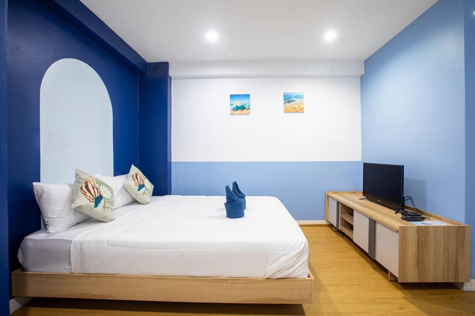 Bed, Photo of the whole room, Bedroom