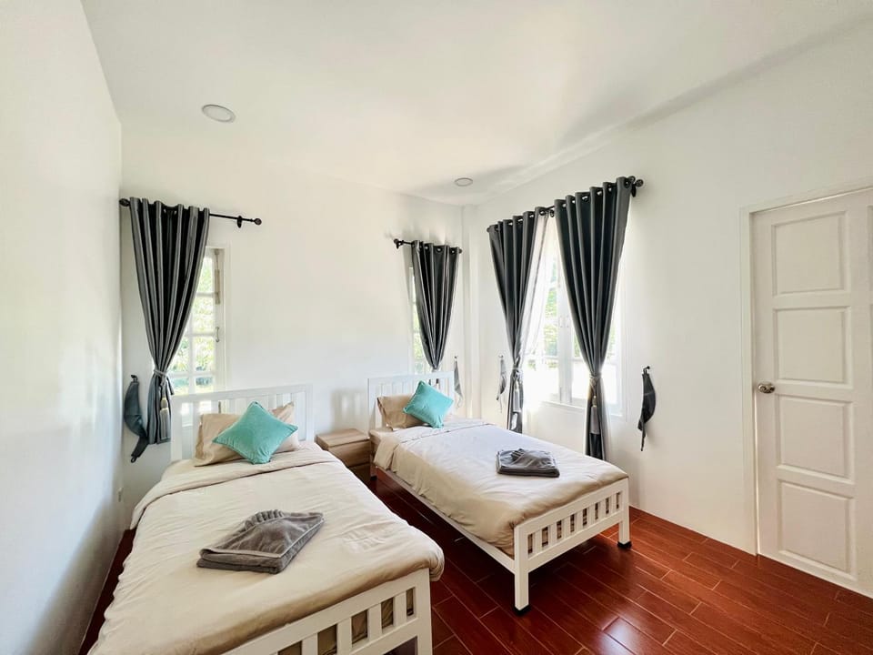บ้านพักดีมีทรัพย์ Baan PakDee Meesub Bed and Breakfast in Thailand