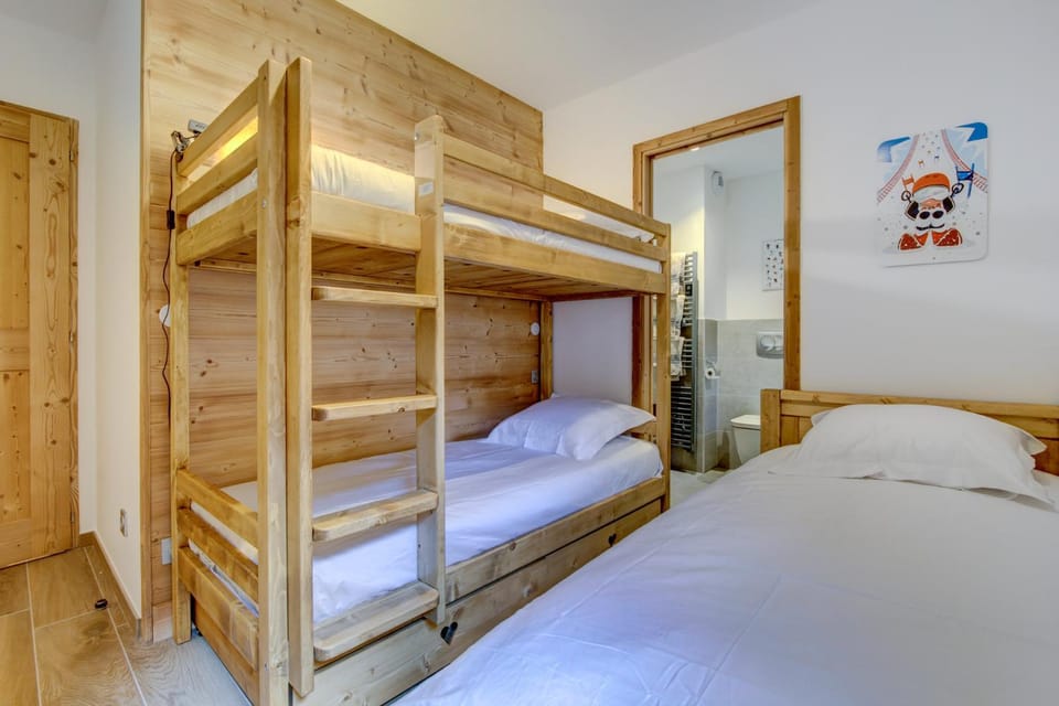 Photo of the whole room, Bedroom, bunk bed