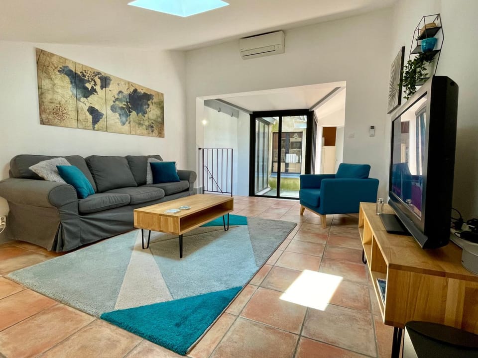 Communal lounge/ TV room, TV and multimedia, Living room