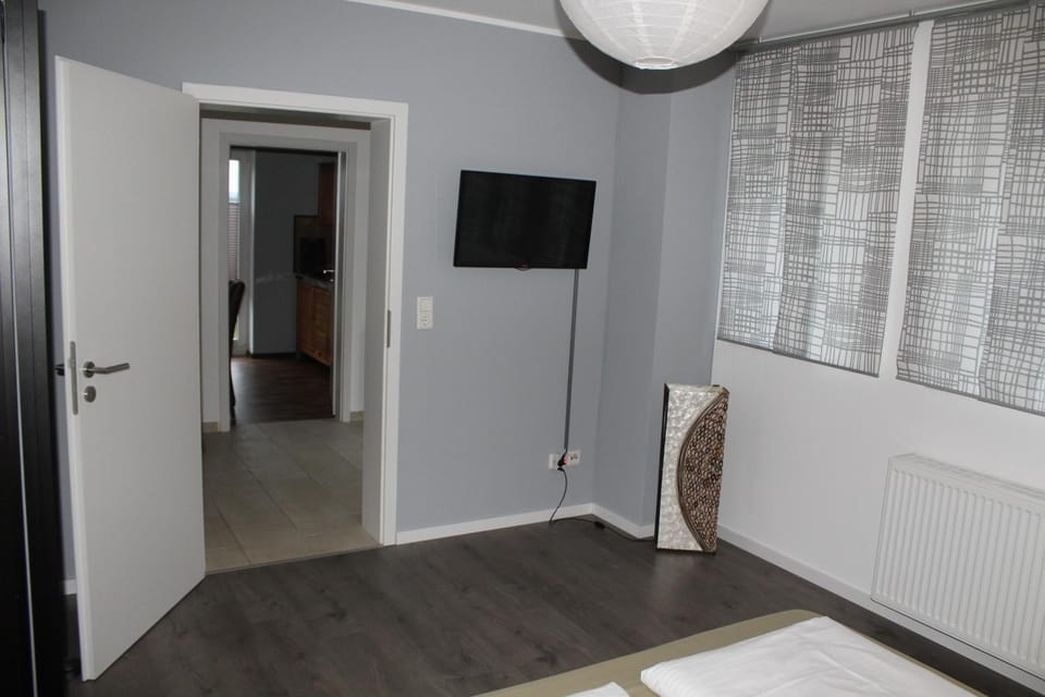 Bed, TV and multimedia, Bedroom, wardrobe