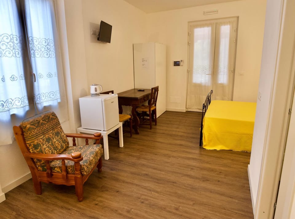 Dining area, Bedroom