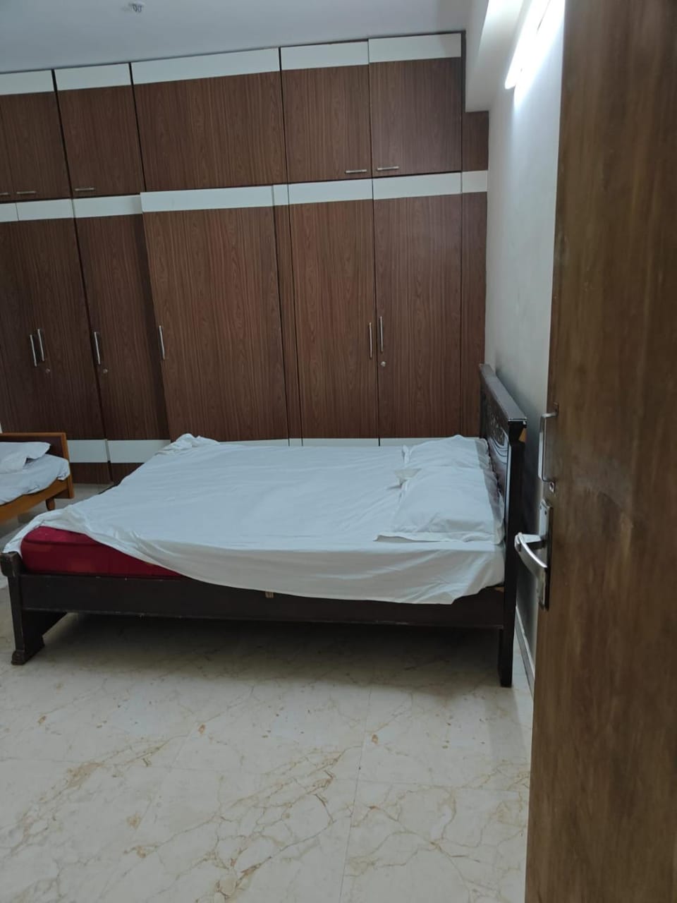 Visitors Lounge by MMG - 2&3BHK Furnished - Rd 12 Banjara Hills Apartment in Hyderabad