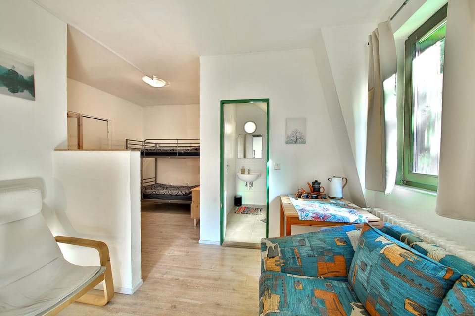 Bed, Photo of the whole room, Seating area