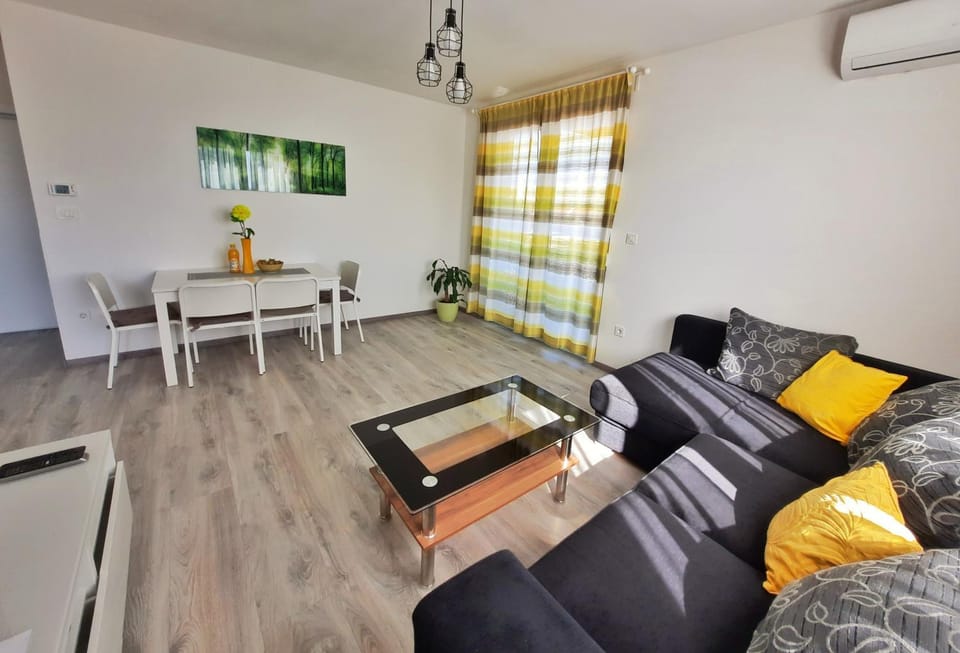 Apartment Mrvica, near Airport - 2BR - Free Parking - Self Check-in Apartment in Slovenia