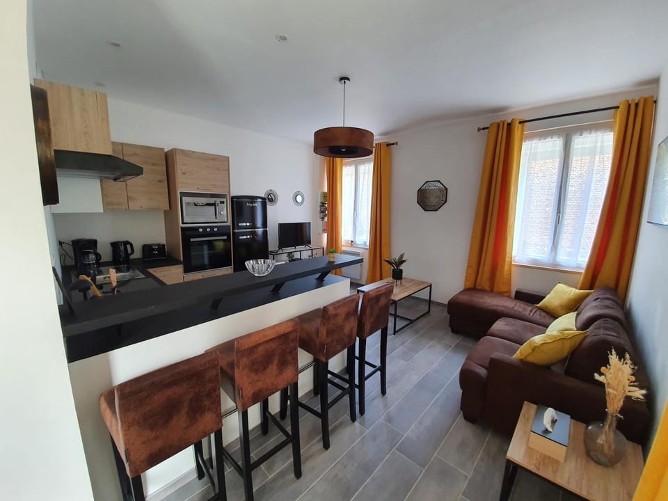 Kitchen or kitchenette, Living room, Seating area