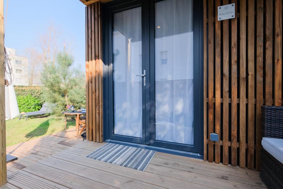 Patio, Facade/entrance, Balcony/Terrace, Garden view
