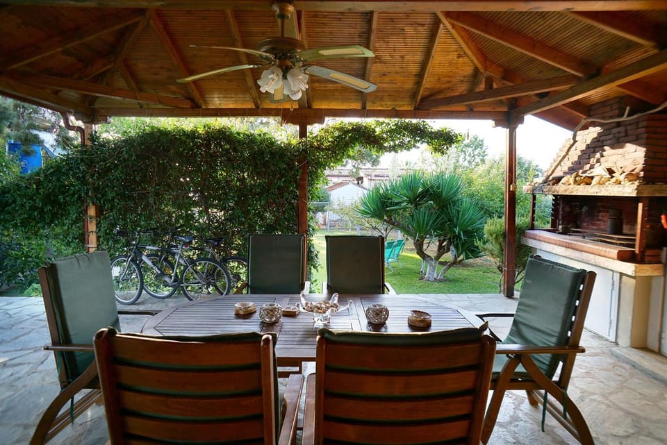 BBQ facilities, Balcony/Terrace, Dining area, Garden view