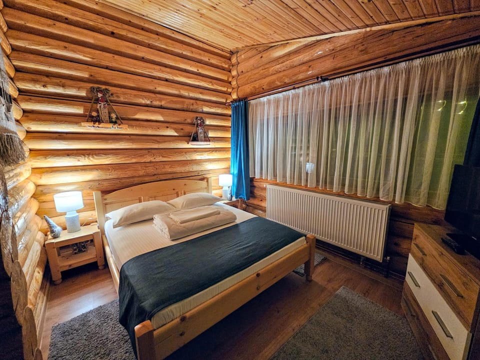 Cabana Alesia, relaxare la poalele Raraului House in Romania