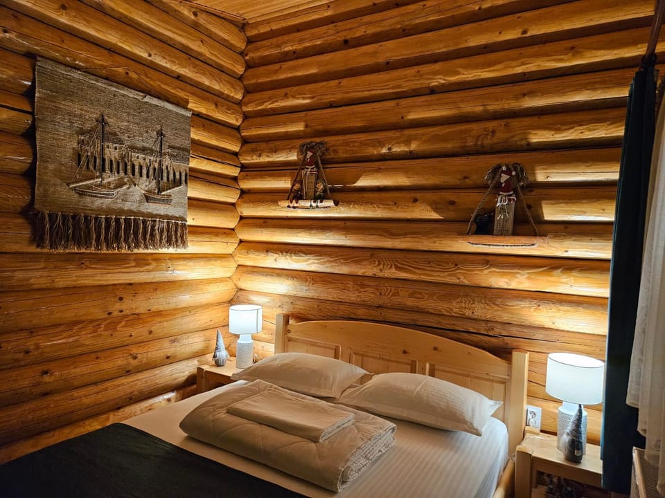 Cabana Alesia, relaxare la poalele Raraului House in Romania