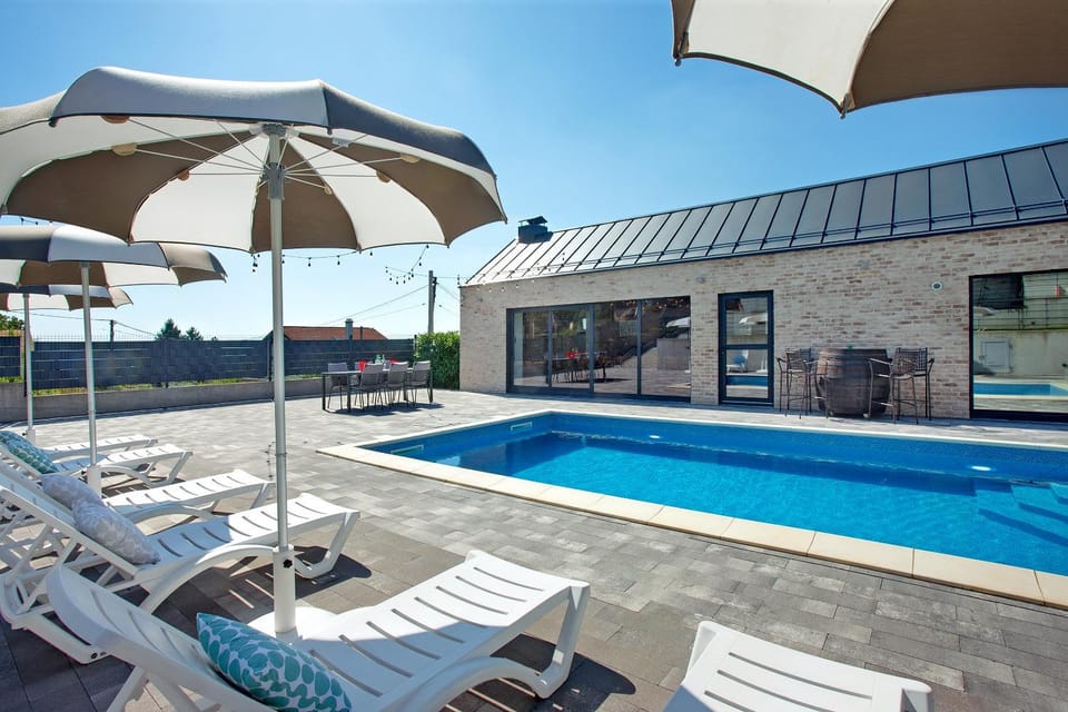 Sauna, Swimming pool