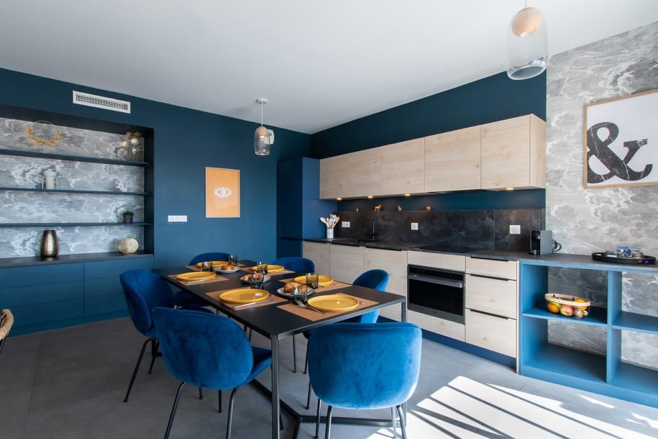 Luxury Mind Vue Exceptionnelle Pied dans l'eau Parkings privés 2 places Climatisation Hyper centre logement d'exception Apartment in La Grande-Motte