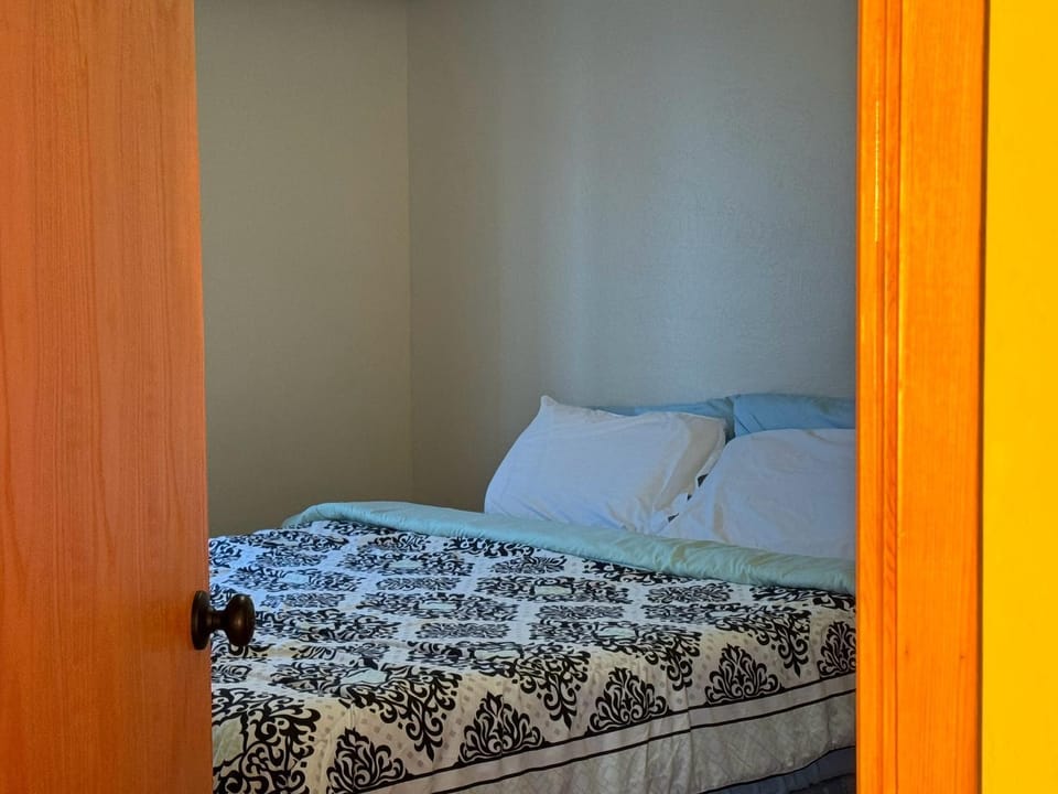 Amazing Oceanview 2 bedroom Oceanfront! by OceanviewHotTubs Shelter Cove, CA Tesla EV Station Apartment in California