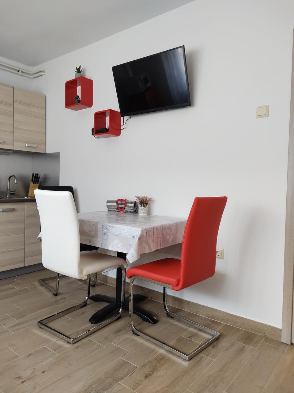TV and multimedia, Kitchen or kitchenette, Dining area