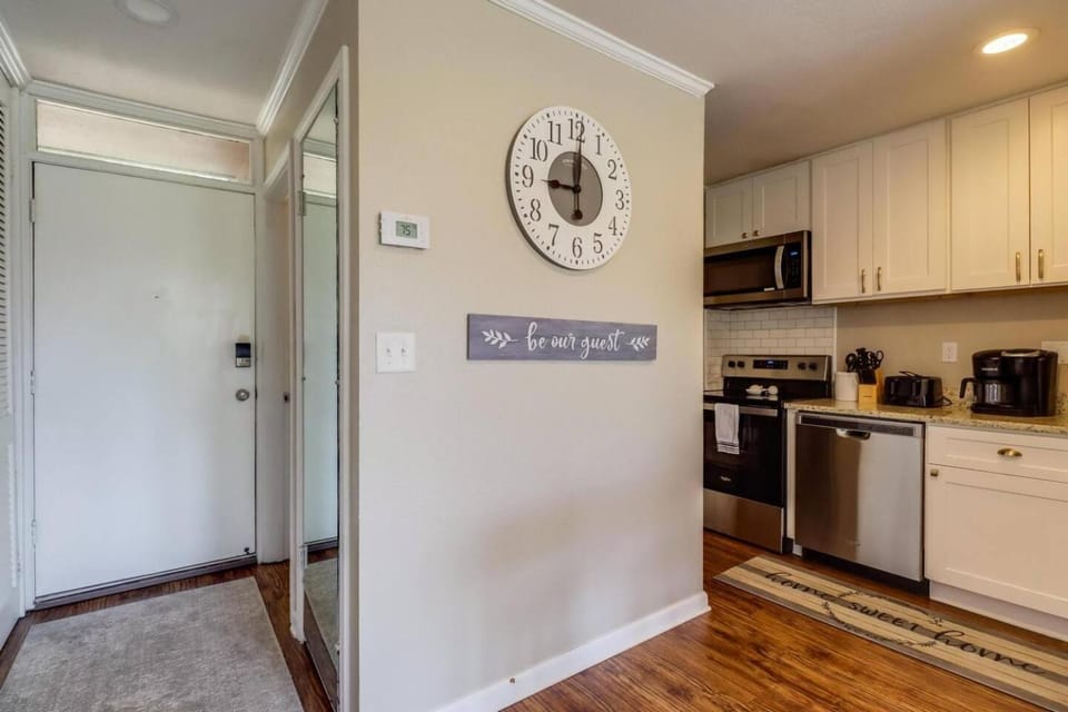 Lakeside Villa - Quite Location, walk to the Country Club Apartment in Diamondhead