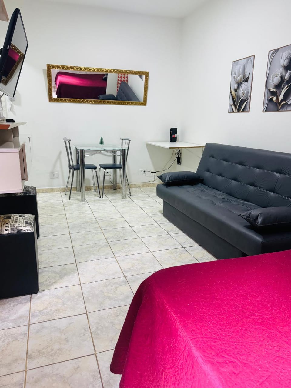 Sala living em prédio Familiar na Av da Praia Apartment in Santos