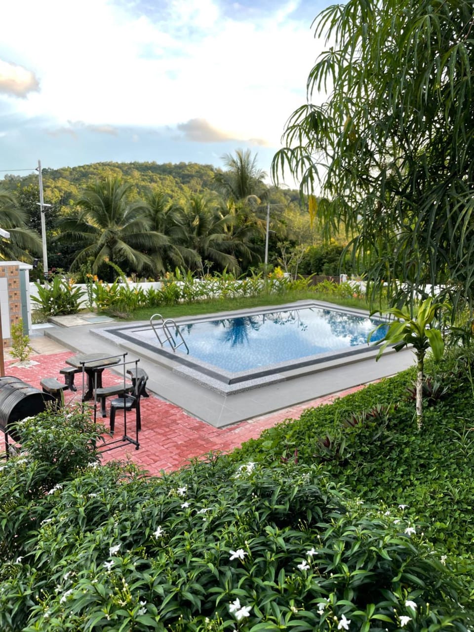 Swimming pool