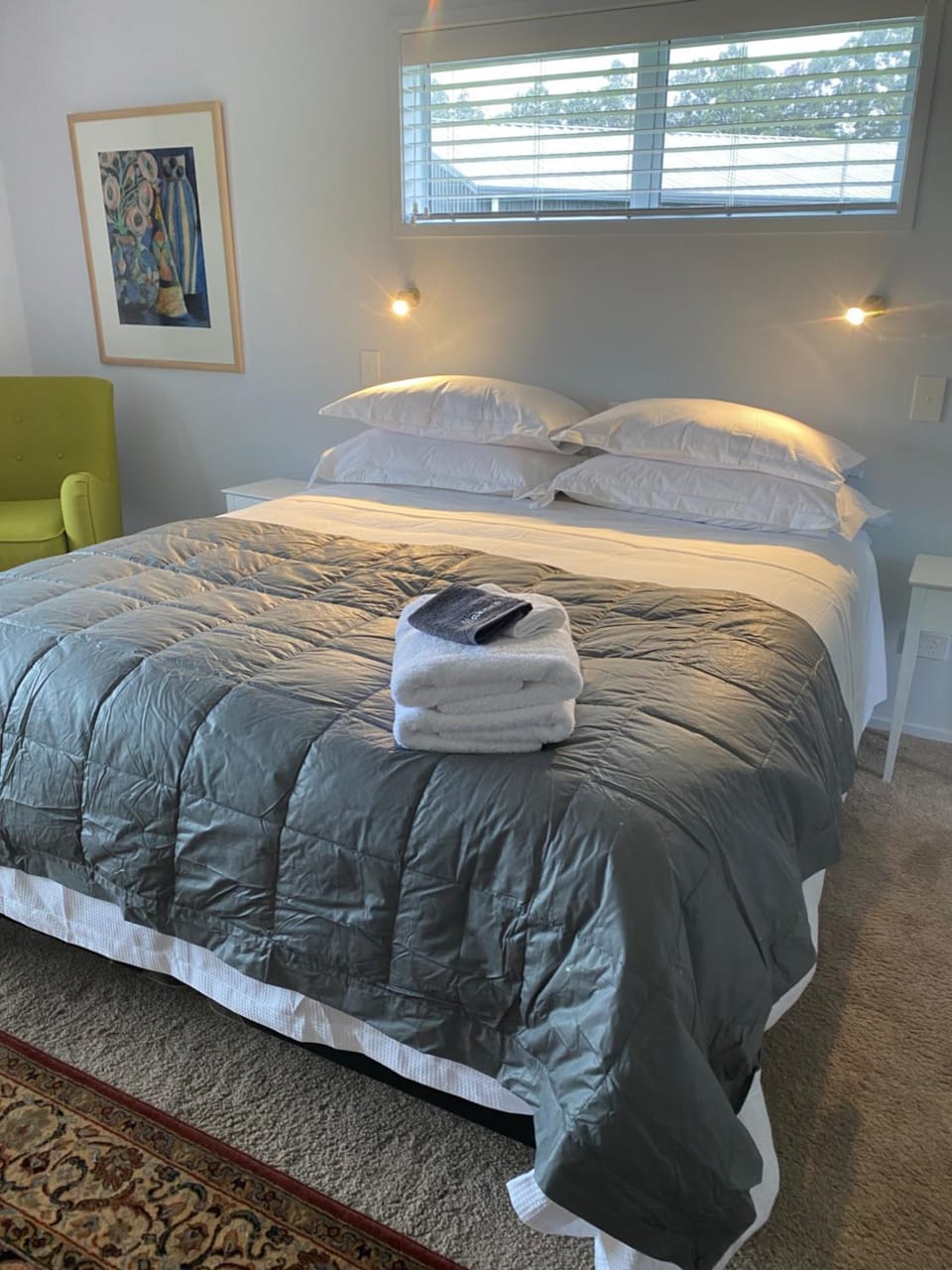 Bed, Bedroom, towels