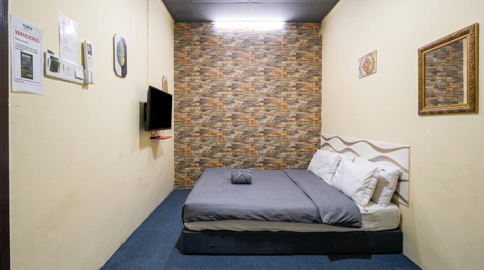 Bed, TV and multimedia, Photo of the whole room, Bedroom