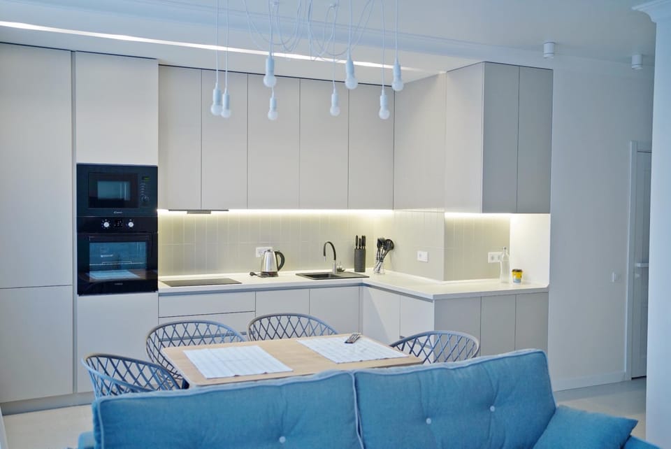 Kitchen or kitchenette, Dining area