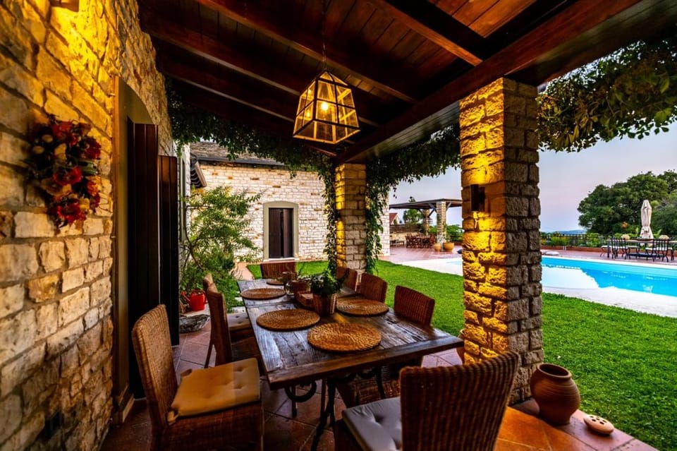 Property building, Swimming pool, Breakfast