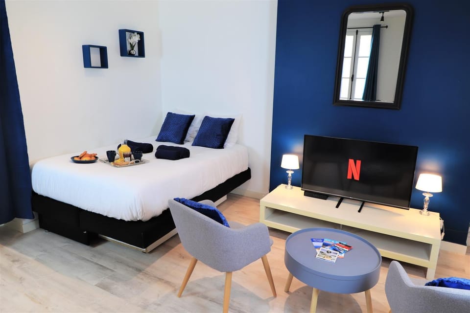 Living room, Photo of the whole room