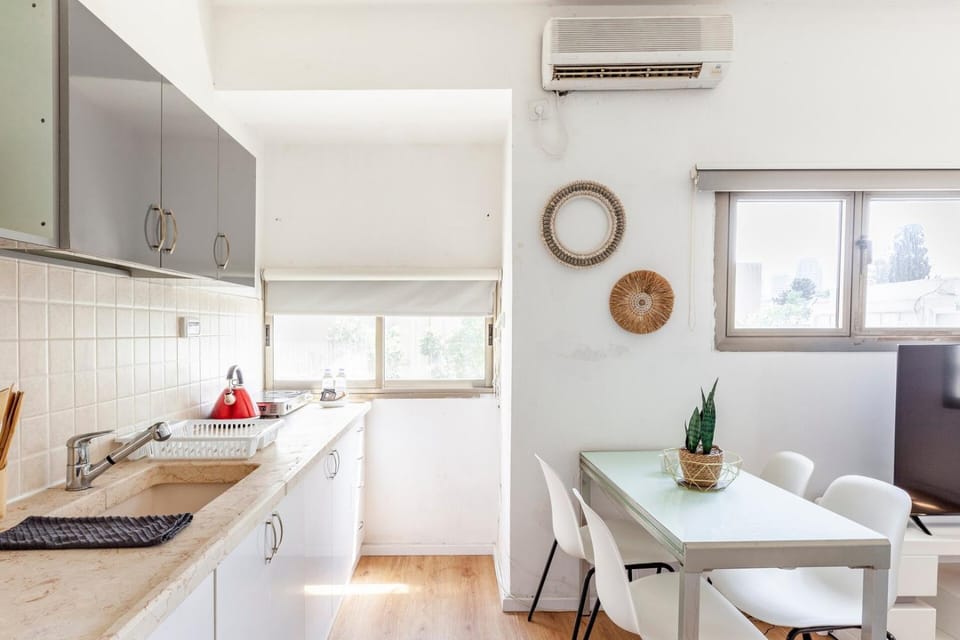 Peaceful Apartment Next To Gordon Beach By Vacay Apartment in Tel Aviv-Yafo