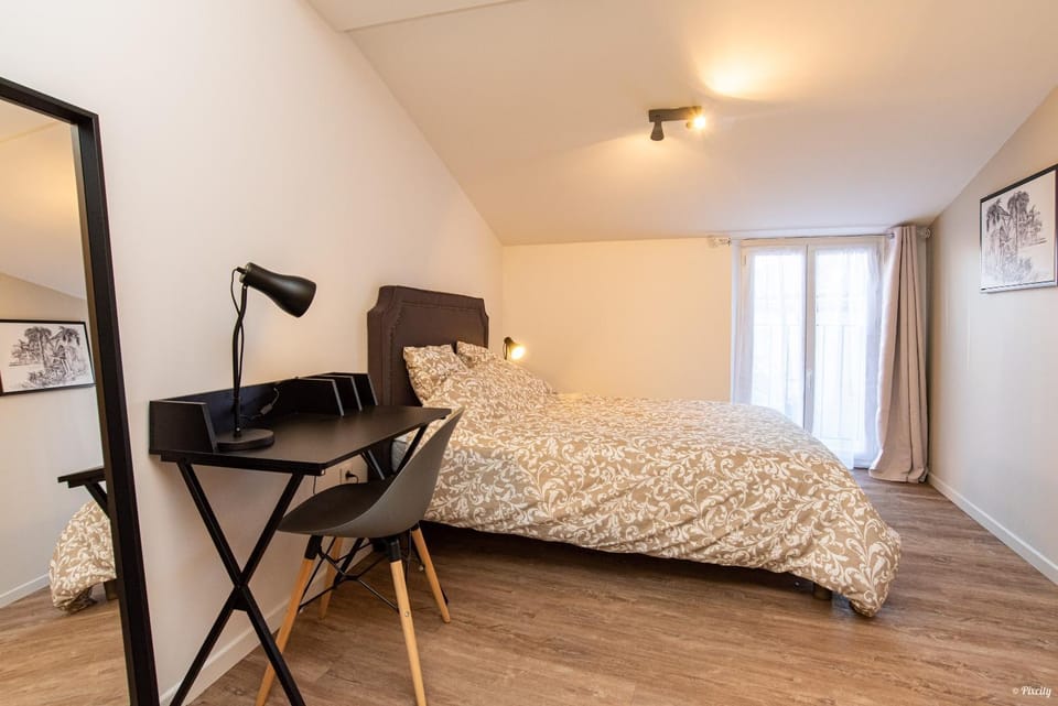 Bed, Photo of the whole room, Bedroom