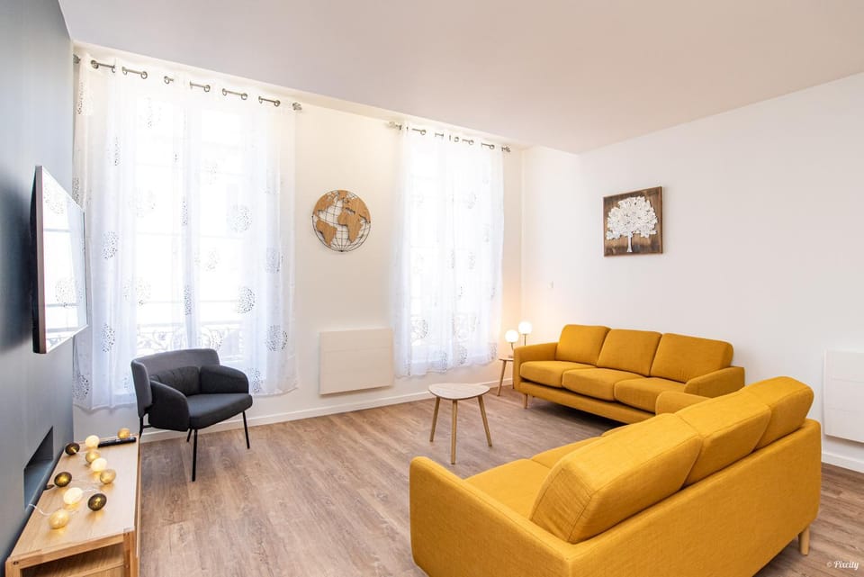 Living room, Seating area