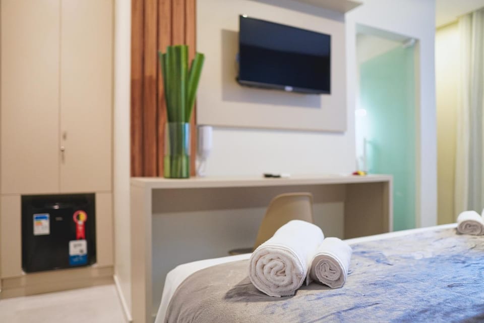 Bed, TV and multimedia, Bedroom
